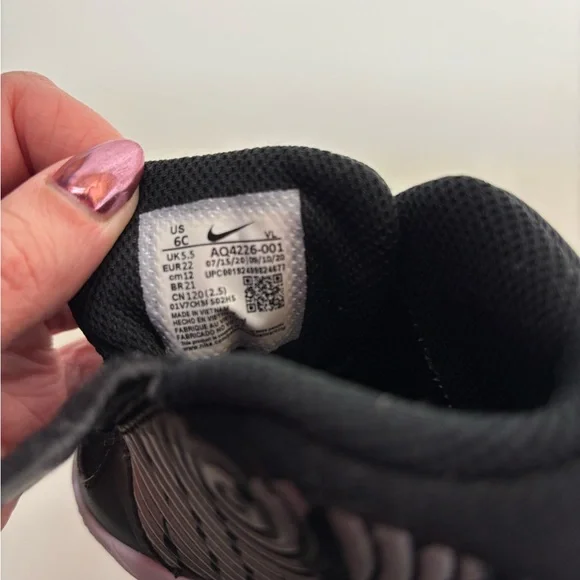 Nike Kids Black and Silver Sneakers size 6 - Picture 5 of 6